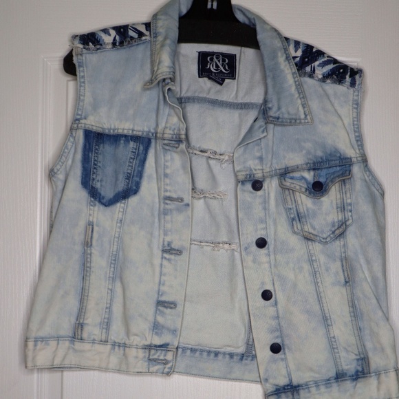 Rock & Republic Women's Size L Light Wash Southwestern Style Denim Distress Vest - Picture 1 of 6